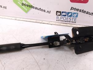 Used Parking brake lever Fiat Seicento (187) 1.1 S,SX,Sporting,Hobby,Young Price € 25,00 Margin scheme offered by Autodemontagebedrijf R. Poeste B.V.
