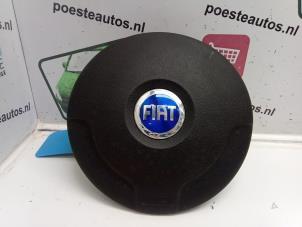 Usagé Airbag gauche (volant) Fiat Idea (350AX) 1.4 16V Prix € 75,00 Règlement à la marge proposé par Autodemontagebedrijf R. Poeste B.V.