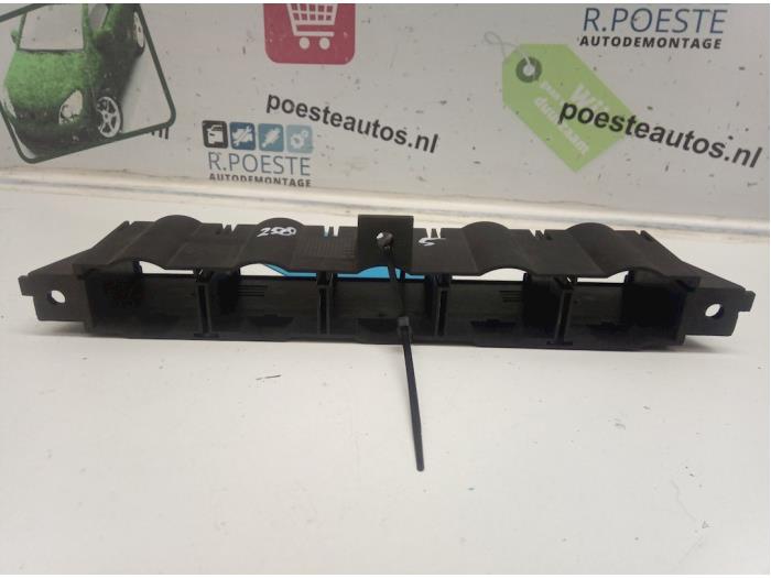 Usagé Divers Audi TT (8N3) 1.8 20V Turbo Prix € 15,00 Règlement à la marge proposé par Autodemontagebedrijf R. Poeste B.V.