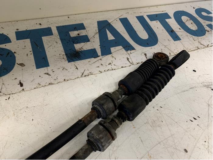 Gearbox shift cable from a Mitsubishi Outlander (CU) 2.0 16V 4x2 2005
