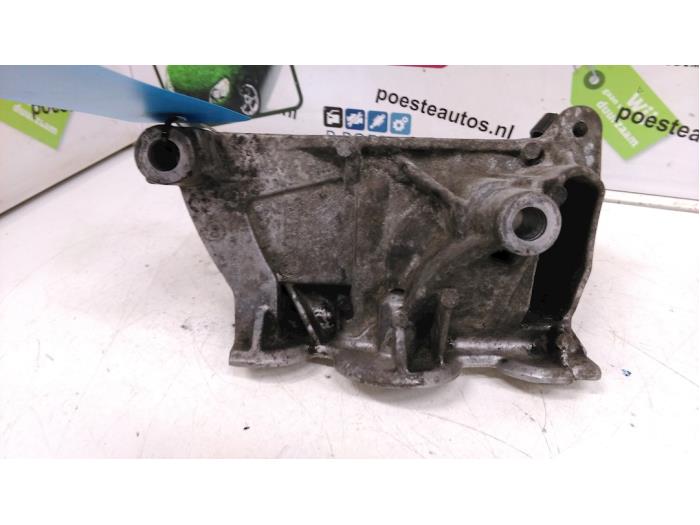 Used Engine mount Volkswagen Transporter T5 2.5 TDi PF Price € 30,00 Margin scheme offered by Autodemontagebedrijf R. Poeste B.V.