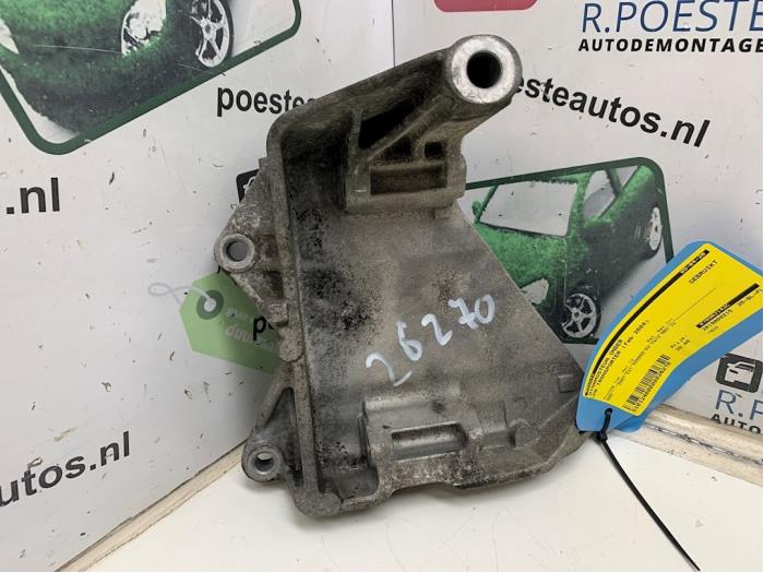 Usagé Support dynamo bas Volkswagen Multivan T5 (7E/7HC/7HF/7HM) 2.5 Tdi Prix € 25,00 Règlement à la marge proposé par Autodemontagebedrijf R. Poeste B.V.