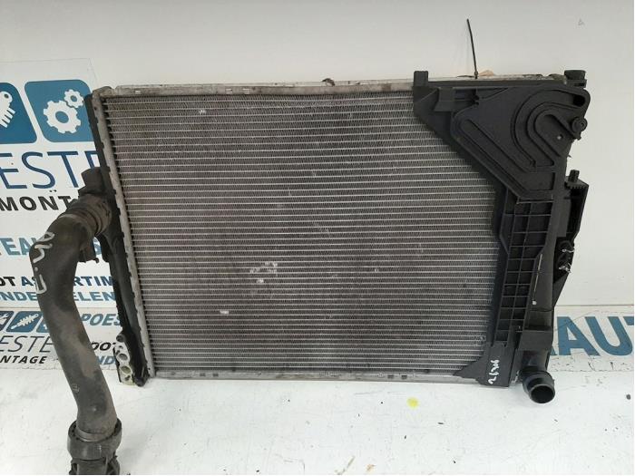 Radiator from a BMW 3 serie Compact (E46/5) 316ti 16V 2002