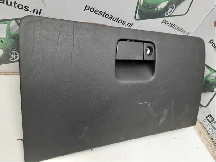 Begagnade Handskfack Honda Civic (EP/EU) 1.6 16V VTEC Pris € 30,00 Marginaltabell erbjuds av Autodemontagebedrijf R. Poeste B.V.