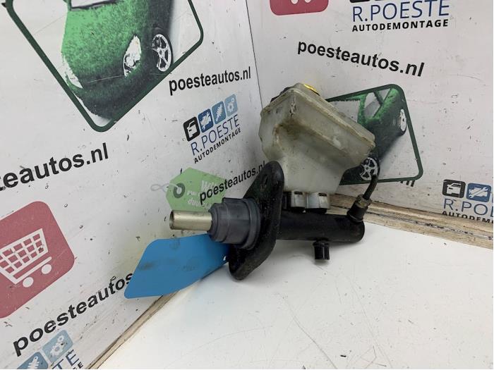 Master cylinder from a Ford Puma 1.7 16V 2000