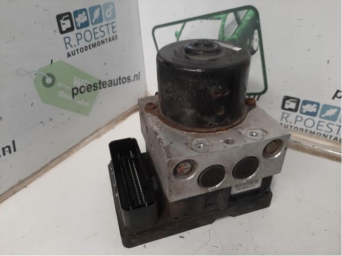 Begagnade ABS-pump Ford Focus 1 Wagon 1.8 TDdi Pris € 50,00 Marginaltabell erbjuds av Autodemontagebedrijf R. Poeste B.V.