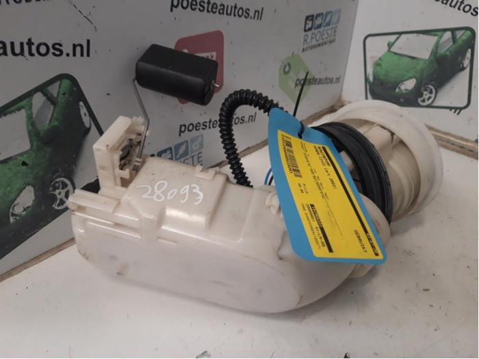 Usagé Pompe essence Honda Civic (EP/EU) 1.6 16V VTEC Prix € 40,00 Règlement à la marge proposé par Autodemontagebedrijf R. Poeste B.V.