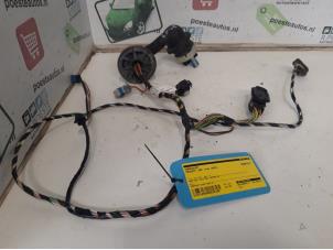 Usados Mazo de cables Peugeot 206 CC (2D) 1.6 16V Precio € 30,00 Norma de margen ofrecido por Autodemontagebedrijf R. Poeste B.V.