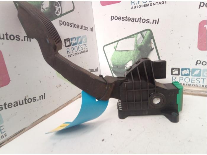 Accelerator pedal Opel Corsa D 1.4 16V Twinport 55702022