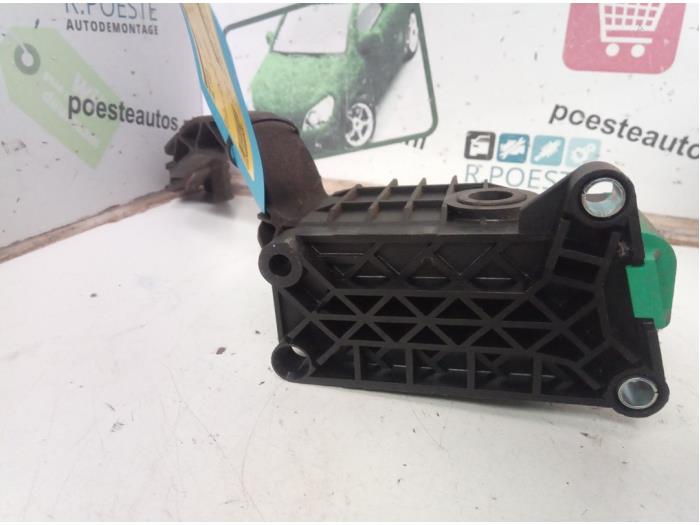 Accelerator pedal Opel Corsa D 1.4 16V Twinport 55702022