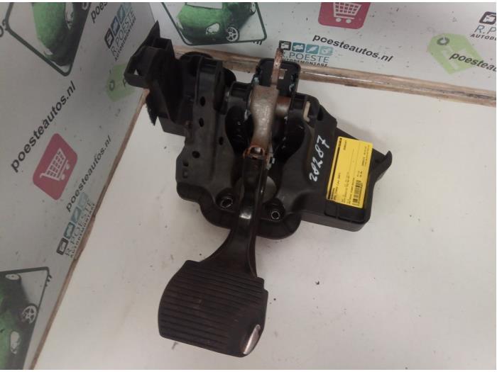 Brake pedal from a Opel Corsa D 1.4 16V Twinport 2007