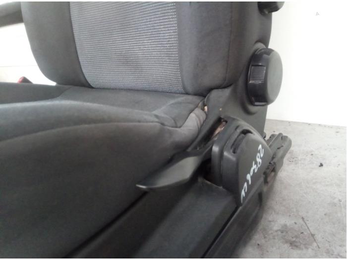 Seat, left from a Peugeot Bipper (AA) 1.4 HDi 2008