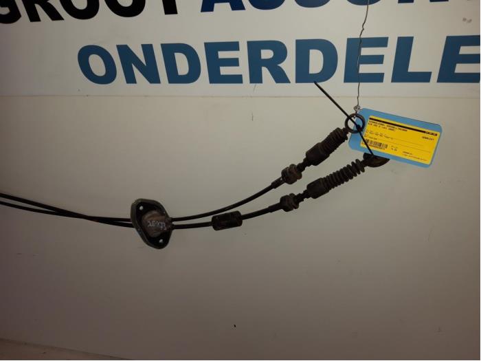 Gearbox shift cable from a Kia Cee'd Sporty Wagon (EDF) 1.6 CRDi 115 16V 2009