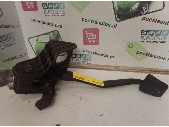 Używane Pedal hamulca Kia Cee'd Sporty Wagon (EDF) 1.6 CRDi 115 16V Cena € 25,00 Procedura marży oferowane przez Autodemontagebedrijf R. Poeste B.V.