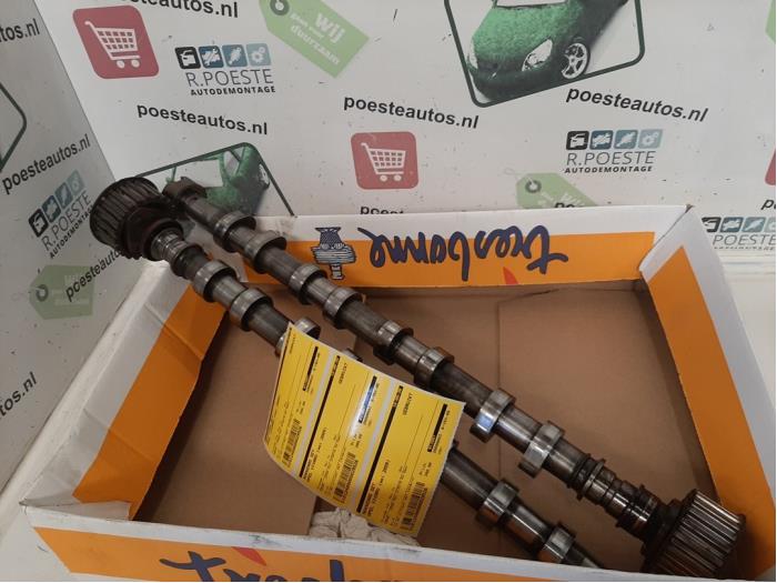 Gebrauchte Nockenwelle Set Opel Vivaro 2.5 CDTI 16V Preis € 200,00 Margenregelung angeboten von Autodemontagebedrijf R. Poeste B.V.