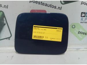 Usados Tapa de depósito Suzuki Alto (RF410) 1.1 16V Precio € 20,00 Norma de margen ofrecido por Autodemontagebedrijf R. Poeste B.V.
