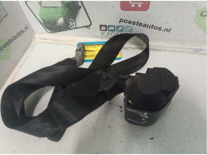 Rear seatbelt, left from a Volkswagen Polo IV (9N1/2/3) 1.4 16V 2003