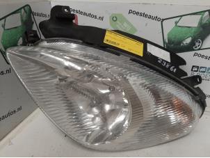 Używane Reflektor lewy Citroen Xsara Picasso (CH) 2.0 16V Cena € 20,00 Procedura marży oferowane przez Autodemontagebedrijf R. Poeste B.V.