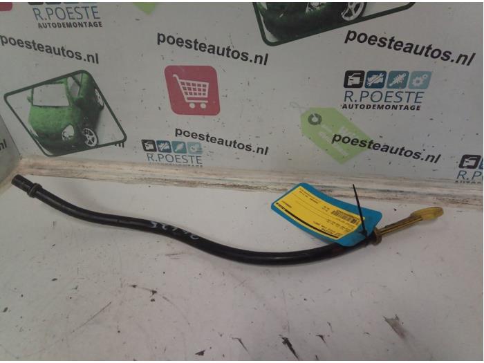 Gebrauchte Ölmessstab Fiat Stilo (192A/B) 1.6 16V Preis € 20,00 Margenregelung angeboten von Autodemontagebedrijf R. Poeste B.V.