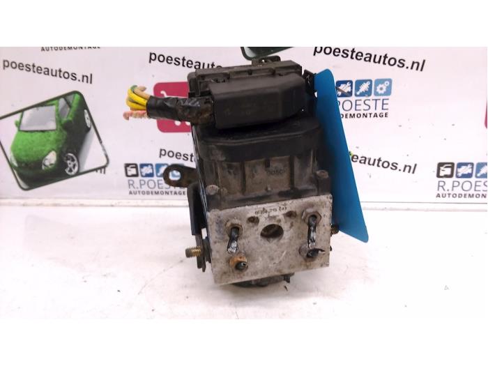 ABS Pumpe van een Citroën Xsara Picasso (CH) 1.6 2001