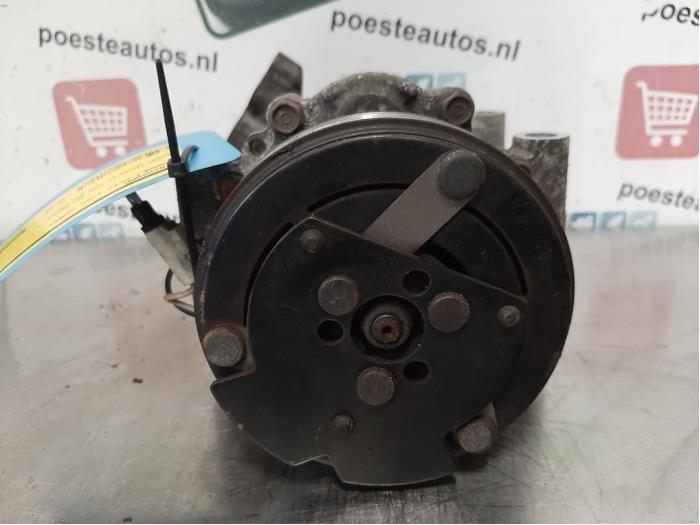 Usagé Compresseur de clim Renault Clio II (BB/CB) 1.2 16V Prix € 42,00 Règlement à la marge proposé par Autodemontagebedrijf R. Poeste B.V.