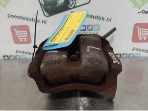 Used Front brake calliper, left Renault Clio II (BB/CB) 1.2 16V Price € 30,00 Margin scheme offered by Autodemontagebedrijf R. Poeste B.V.