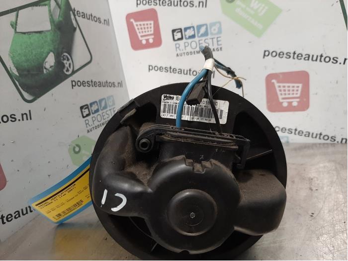Heating and ventilation fan motor from a Citroën C1 1.0 12V 2007
