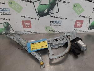 Używane Mechanizm szyby prawej przedniej wersja 4-drzwiowa Opel Corsa C (F08/68) 1.2 16V Cena € 30,00 Procedura marży oferowane przez Autodemontagebedrijf R. Poeste B.V.
