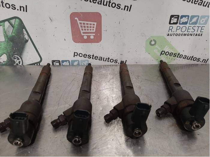 Usagé Injecteurs Fiat Panda (169) 1.3 JTD 16V Multijet Prix € 150,00 Règlement à la marge proposé par Autodemontagebedrijf R. Poeste B.V.