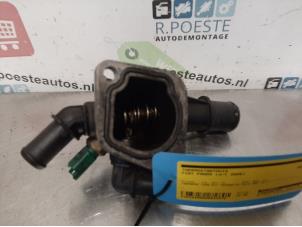 Gebrauchte Thermostatgehäuse Fiat Panda (169) 1.3 JTD 16V Multijet Preis € 30,00 Margenregelung angeboten von Autodemontagebedrijf R. Poeste B.V.