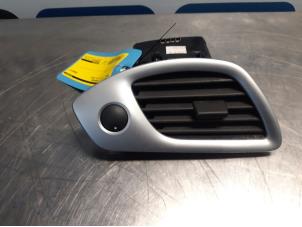 Used Dashboard vent Renault Scénic III (JZ) 1.6 16V Price € 20,00 Margin scheme offered by Autodemontagebedrijf R. Poeste B.V.