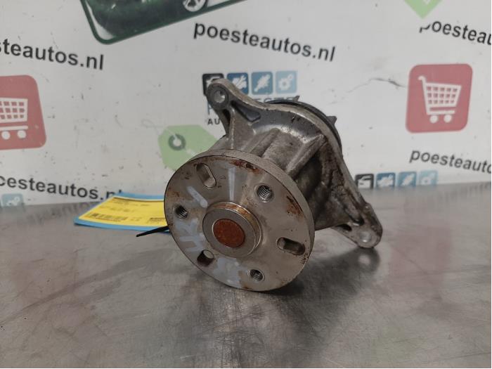 Water pump from a Citroën C5 III Tourer (RW) 3.0 HDiF V6 24V 2009