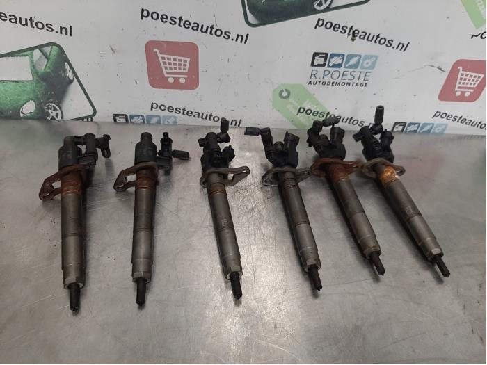 Usagé Injecteurs Citroen C5 III Tourer (RW) 3.0 HDiF V6 24V Prix € 400,00 Règlement à la marge proposé par Autodemontagebedrijf R. Poeste B.V.