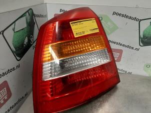 Usados Luz trasera izquierda Opel Astra G (F08/48) 1.6 16V Precio € 20,00 Norma de margen ofrecido por Autodemontagebedrijf R. Poeste B.V.