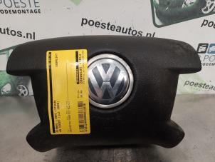 Usagé Airbag gauche (volant) Volkswagen Caddy III (2KA,2KH,2CA,2CH) 2.0 SDI Prix € 30,00 Règlement à la marge proposé par Autodemontagebedrijf R. Poeste B.V.