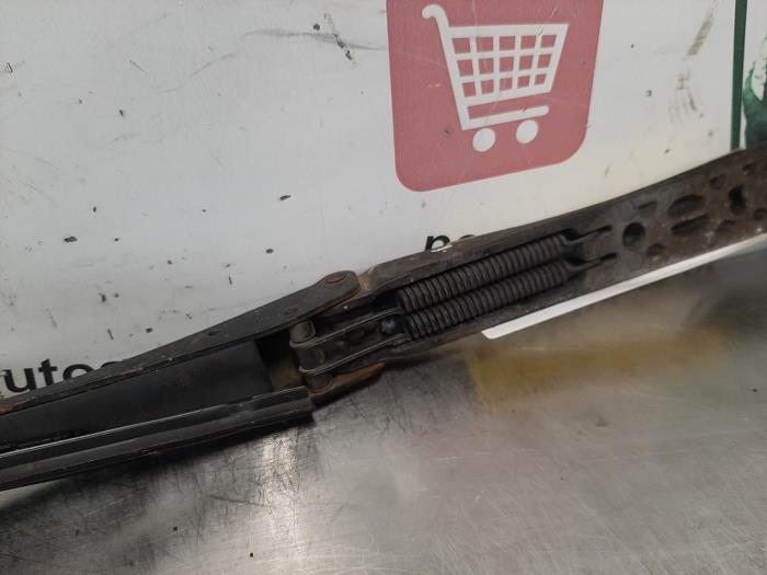 Front wiper arm from a BMW 5 serie Touring (E39) 528i 24V 1998