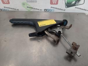 Usagé Levier frein à main Ford Ka II 1.2 Prix € 20,00 Règlement à la marge proposé par Autodemontagebedrijf R. Poeste B.V.