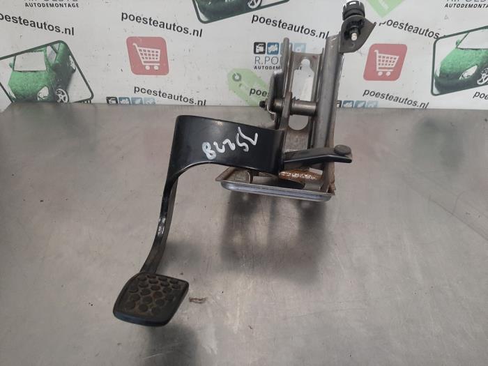 Używane Pedal hamulca Daihatsu Cuore (L251/271/276) 1.0 12V DVVT Cena € 20,00 Procedura marży oferowane przez Autodemontagebedrijf R. Poeste B.V.