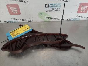 Used Chain guide Peugeot 308 SW (4E/H) 1.6 VTI 16V Price on request offered by Autodemontagebedrijf R. Poeste B.V.