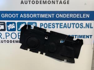 Usagé Revêtement sol Peugeot 308 SW (4E/H) 1.6 VTI 16V Prix € 100,00 Règlement à la marge proposé par Autodemontagebedrijf R. Poeste B.V.