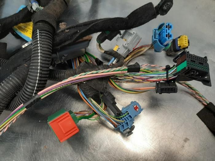 Mazo de cables de un Peugeot 308 SW (4E/H) 1.6 VTI 16V 2009