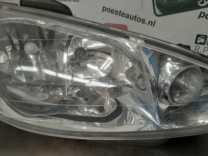 Reflektor prawy z Peugeot 206 (2A/C/H/J/S) 1.6 16V 2001