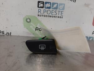 Używane Przelacznik ogrzewania szyby tylnej Citroen C1 1.0 12V Cena € 10,00 Procedura marży oferowane przez Autodemontagebedrijf R. Poeste B.V.