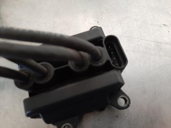 Usados Bobina Renault Twingo (C06) 1.2 16V Precio € 20,00 Norma de margen ofrecido por Autodemontagebedrijf R. Poeste B.V.