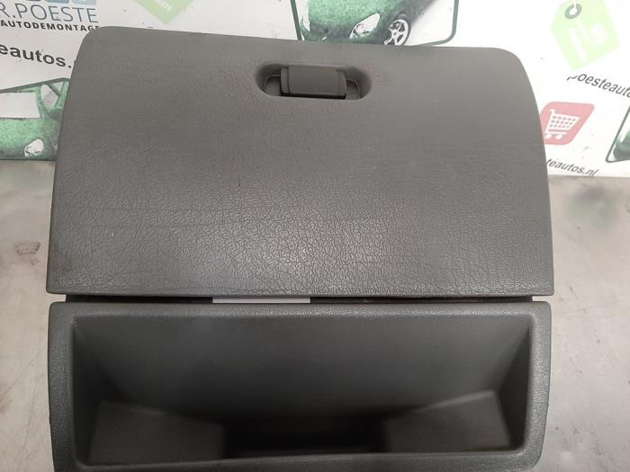 Begagnade Handskfack Seat Inca (6K9) 1.9 SDI Pris € 20,00 Marginaltabell erbjuds av Autodemontagebedrijf R. Poeste B.V.