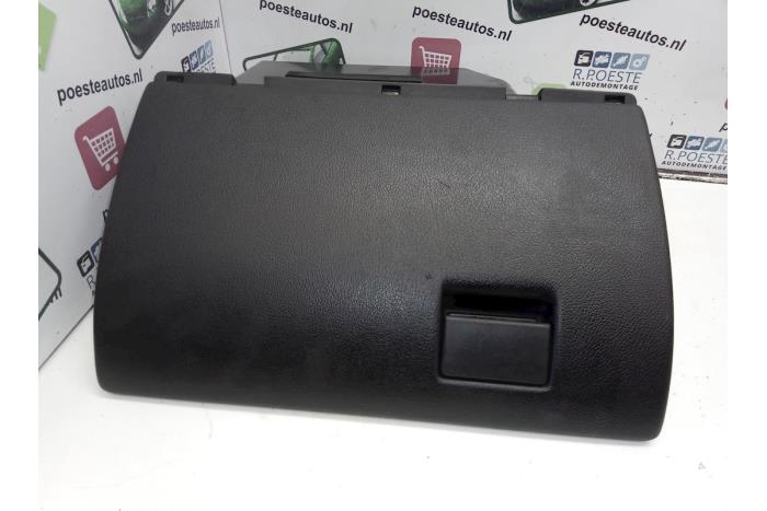 Begagnade Handskfack Opel Astra G (F08/48) 1.6 Pris € 20,00 Marginaltabell erbjuds av Autodemontagebedrijf R. Poeste B.V.