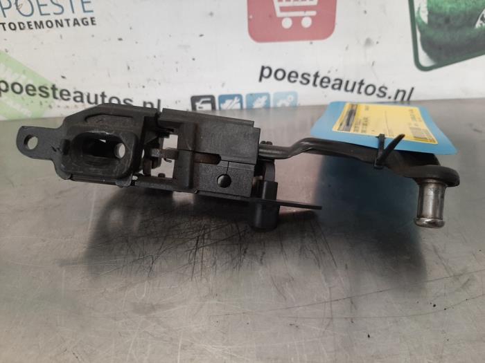 Używane Blokada dachu cabrio Smart Cabrio 0.6 Turbo i.c. Cena € 30,00 Procedura marży oferowane przez Autodemontagebedrijf R. Poeste B.V.