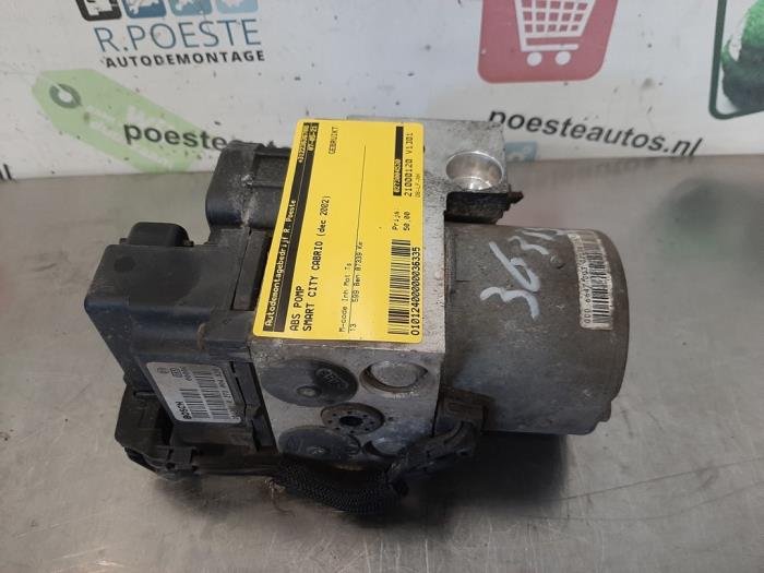 Używane Pompa ABS Smart Cabrio 0.6 Turbo i.c. Cena € 50,00 Procedura marży oferowane przez Autodemontagebedrijf R. Poeste B.V.
