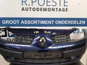 Gebrauchte Stoßstange vorne Renault Megane II (LM) 1.4 16V 82 Preis € 50,00 Margenregelung angeboten von Autodemontagebedrijf R. Poeste B.V.
