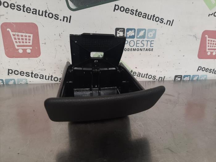 Begagnade Askkopp, fram Chevrolet Tacuma 1.6 16V Pris € 20,00 Marginaltabell erbjuds av Autodemontagebedrijf R. Poeste B.V.